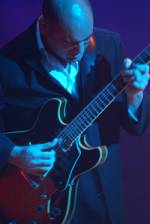 Dixon Nacey på sin John Scofield type Ibanaz gitar